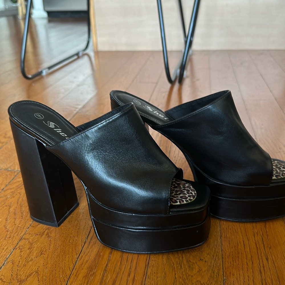 Platform sandals